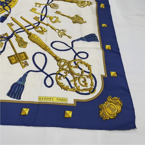 Hermes 💯 Silk Blue white and gold key scarf Large - Picture 6 of 15
